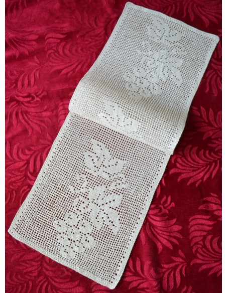 CENTRO REALIZZATO A MANO AD UNCINETTO 87x25 cm