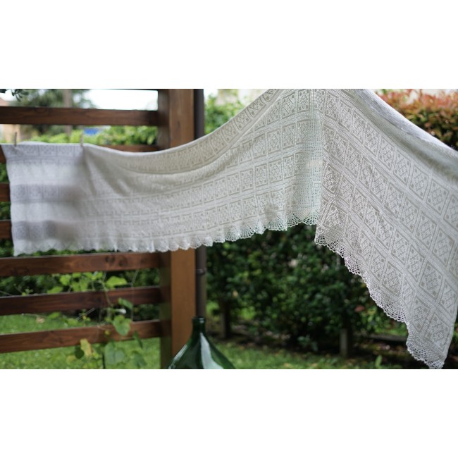 Grande MANTOVANA REALIZZATA A MANO AD UNCINETTO...