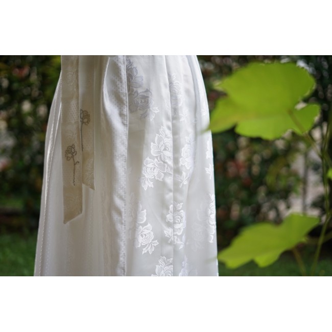 ABITO BIANCO DA SPOSA  STILE TIROLESE  tg.42...