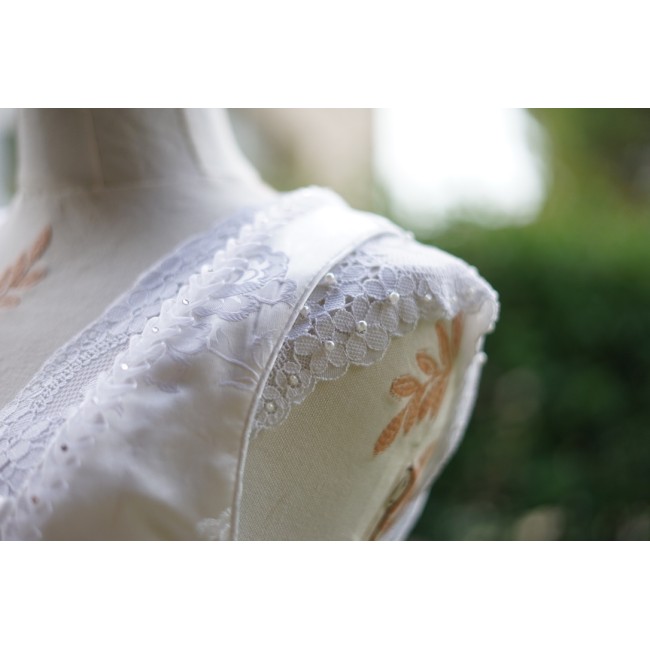 ABITO BIANCO DA SPOSA  STILE TIROLESE  tg.42...