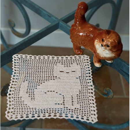 CENTRINO "GATTO" REALIZZATO A MANO AD UNCINETTO 18x18 cm