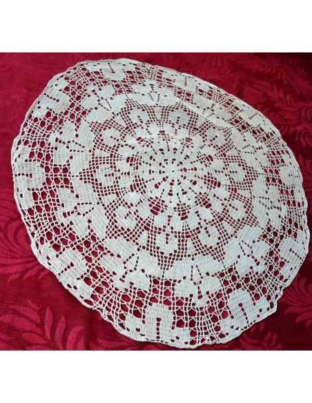 TOVAGLIETTA ECRU'  REALIZZATA A MANO AD UNCINETTO diam.60