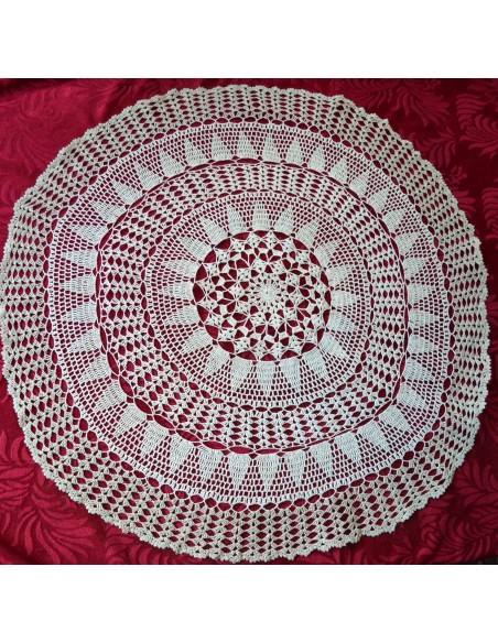 TOVAGLIETTA ECRU/CREMA'  REALIZZATA A MANO AD UNCINETTO diam.88