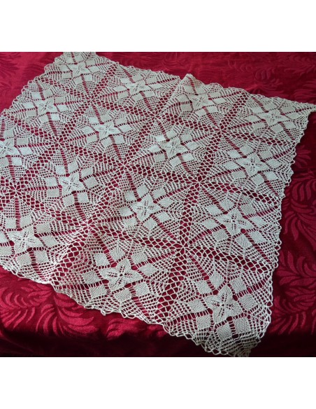 TOVAGLIETTA REALIZZATA A MANO AI FERRI 70x70cm