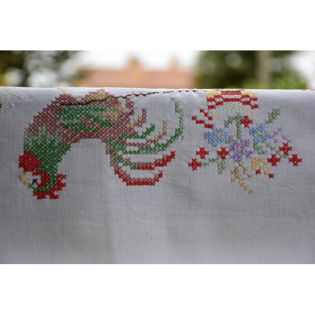 TOVAGLIETTA  RICAMATA A MANO 77x77 cm
