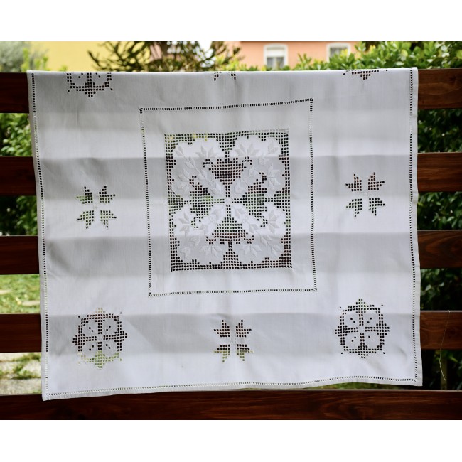 TOVAGLIETTA  RICAMATA A MANO 90x90 cm