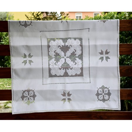 TOVAGLIETTA  RICAMATA A MANO 90x90 cm