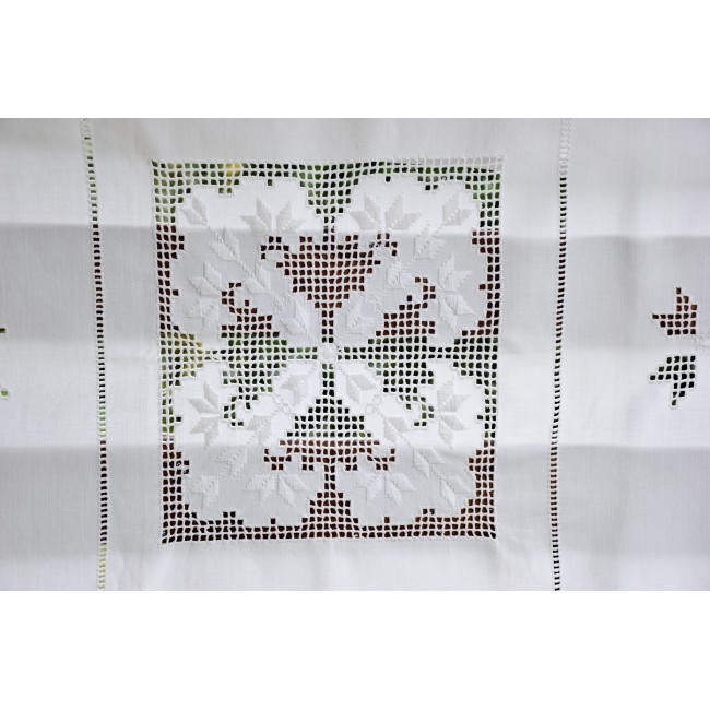 TOVAGLIETTA  RICAMATA A MANO 90x90 cm