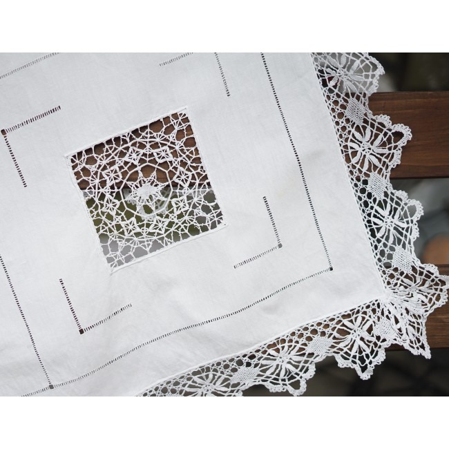 ANTICA TOVAGLIETTA CON PIZZO A TOMBOLO 90x90cm