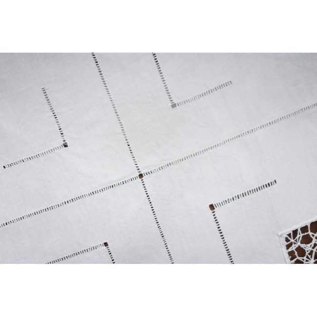 ANTICA TOVAGLIETTA CON PIZZO A TOMBOLO 90x90cm