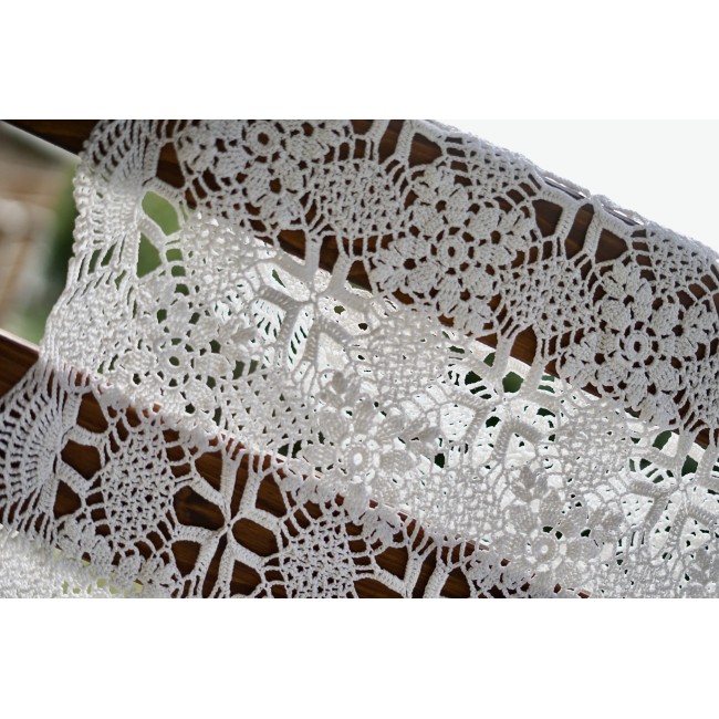 COPRITAVOLO REALIZZATO A MANO AD UNCINETTO...