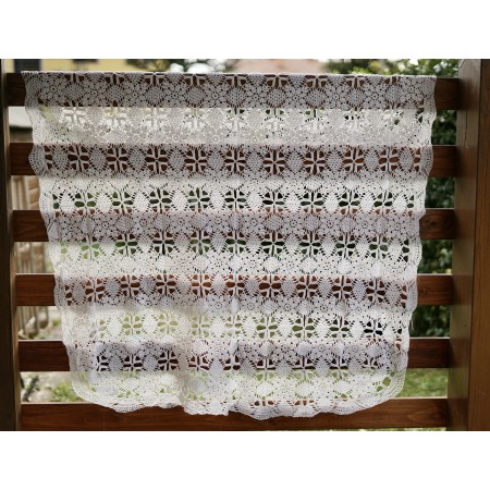 COPRITAVOLO REALIZZATO A MANO AD UNCINETTO 120x120 cm ca.