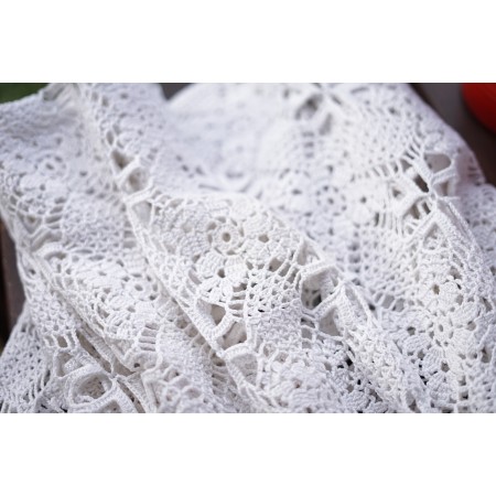 COPRITAVOLO REALIZZATO A MANO AD UNCINETTO 120x120 cm ca.