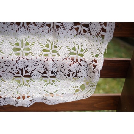 COPRITAVOLO REALIZZATO A MANO AD UNCINETTO 120x120 cm ca.