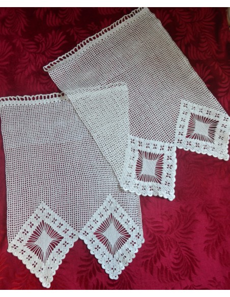 COPPIA TENDE  REALIZZATE  AD UNCINETTO 63x42cm