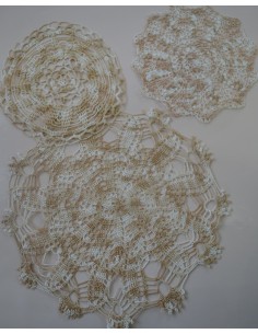 TRE  CENTRI  REALIZZATI A MANO AD UNCINETTO 2