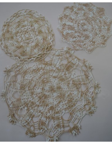 TRE  CENTRI  REALIZZATI A MANO AD UNCINETTO