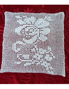  CENTRO REALIZZATO A MANO AD UNCINETTO 29x29 cm