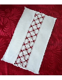  CENTRO RIFINITO A MANO AD UNCINETTO 41x24 cm