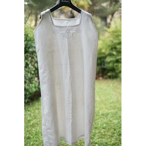 ANTICA  CAMICIA DA NOTTE RICAMATA A MANO 2