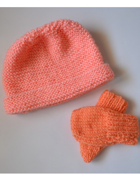 CAPPELLINO + GUANTINI NEONATA REALIZZATI A MANO 3mesi