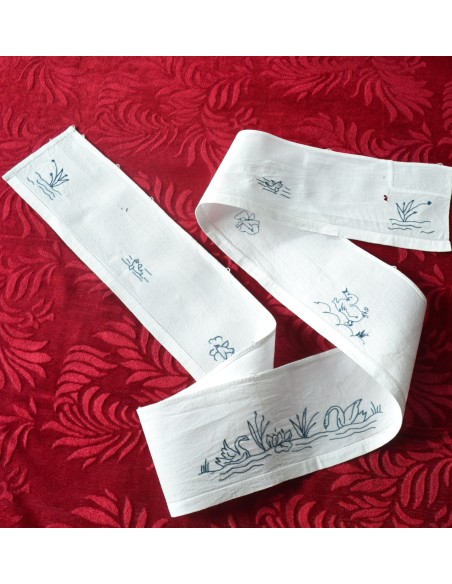 ANTICA STRISCIA DA MENSOLA  RICAMATA A MANO