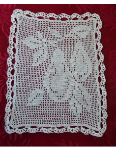  CENTRO REALIZZATO A MANO AD UNCINETTO 38x30 cm