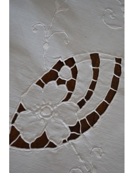 TENDINA RICAMATA A MANO 63x74cm