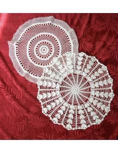 DUE CENTRI REALIZZATI A MANO AD UNCINETTO 