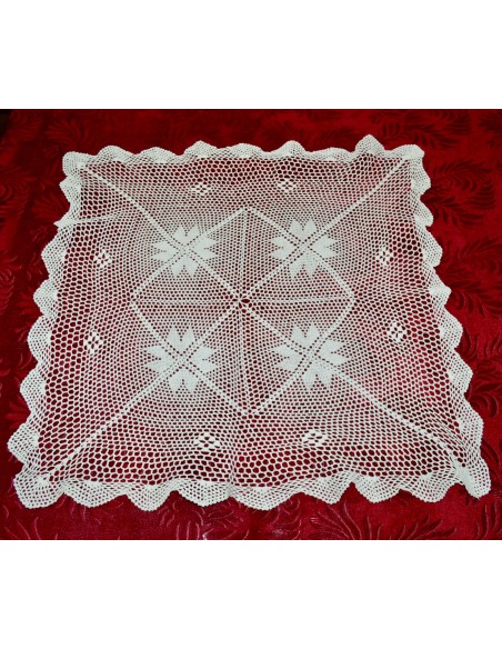 TOVAGLIETTA  REALIZZATA A MANO AD UNCINETTO 70x70 cm