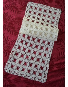  CENTRO  REALIZZATO A MANO AD UNCINETTO 93x31 cm