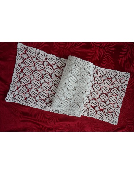 CENTRO REALIZZATO A MANO AD UNCINETTO 100x30 cm