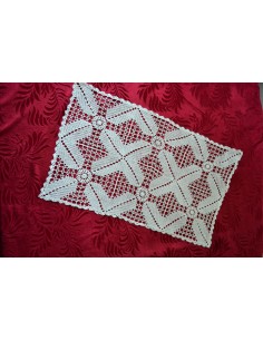 CENTRO REALIZZATO A MANO AD UNCINETTO 66x40 cm