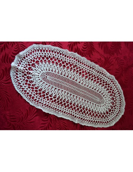 CENTRO REALIZZATO A MANO AD UNCINETTO 78x40 cm