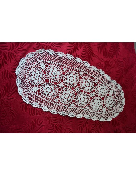 CENTRO REALIZZATO A MANO AD UNCINETTO 75x35 cm