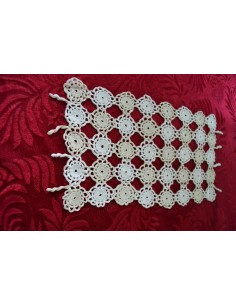 CENTRO REALIZZATO A MANO AD UNCINETTO 42x22 cm