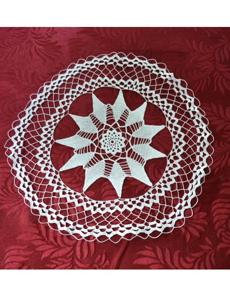 CENTRO REALIZZATO A MANO AD UNCINETTO diam. 51 cm