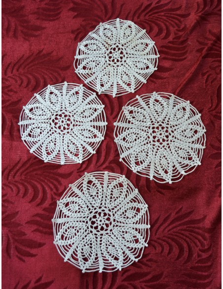 SET 4 CENTRI REALIZZATI A MANO AD UNCINETTO diam. 17 cm 
