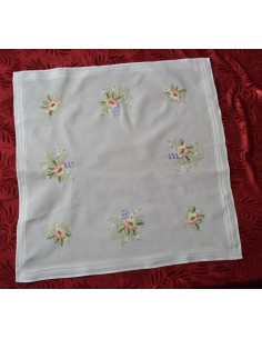 TOVAGLIETTA NATALIZA RICAMATA A MANO 78x78 cm