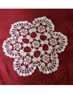 CENTRO REALIZZATO A MANO AD UNCINETTO diam.36 cm