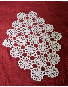 CENTRO REALIZZATO A MANO AD UNCINETTO 55x37 cm