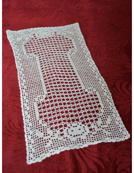 CENTRO REALIZZATO A MANO AD UNCINETTO 39x21 cm