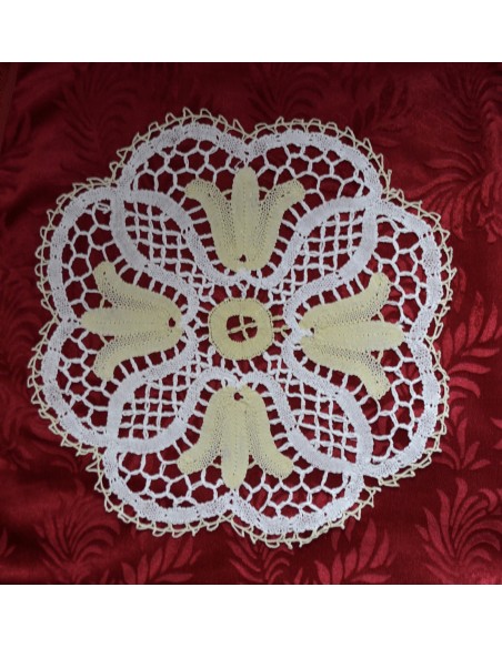 ANTICA TOVAGLIETTA REALIZZATA TOMBOLO diam. 50 cm