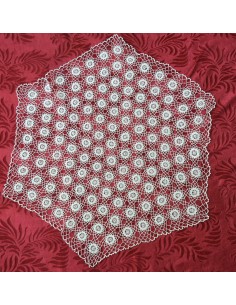 TOVAGLIETTA REALIZZATA AD UNCINETTO diam.75