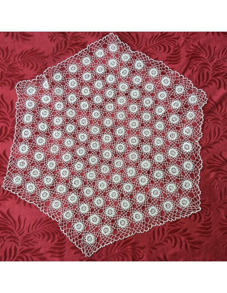 TOVAGLIETTA REALIZZATA AD UNCINETTO diam.75