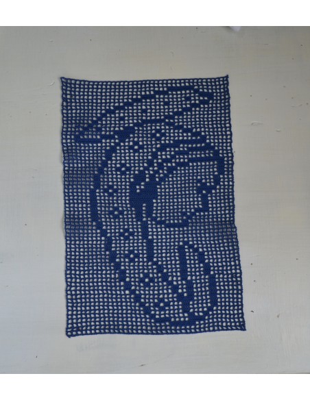 CENTRO REALIZZATO A MANO AD UNCINETTO 35x23 cm