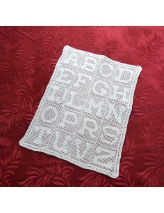 CENTRO REALIZZATO A MANO AD UNCINETTO " Farfalle" 85x37 cm