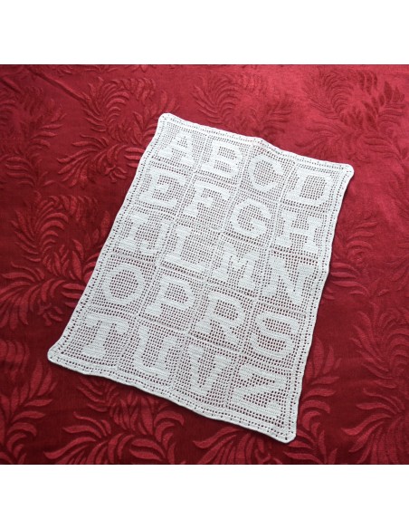 CENTRO REALIZZATO A MANO AD UNCINETTO " Farfalle" 85x37 cm