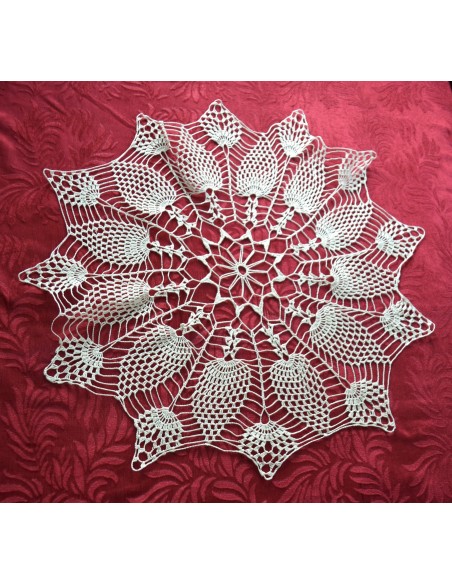 TOVAGLIETTA REALIZZATA AD UNCINETTO diam.88