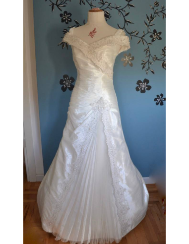 DELIZIOSO ABITO DA SPOSA CREMA PIZZO  tg. 40